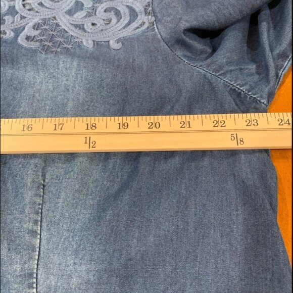 Chicos Tess Denim Shirt Women’s Chambray Embroidered Size XL - Picture 9 of 11
